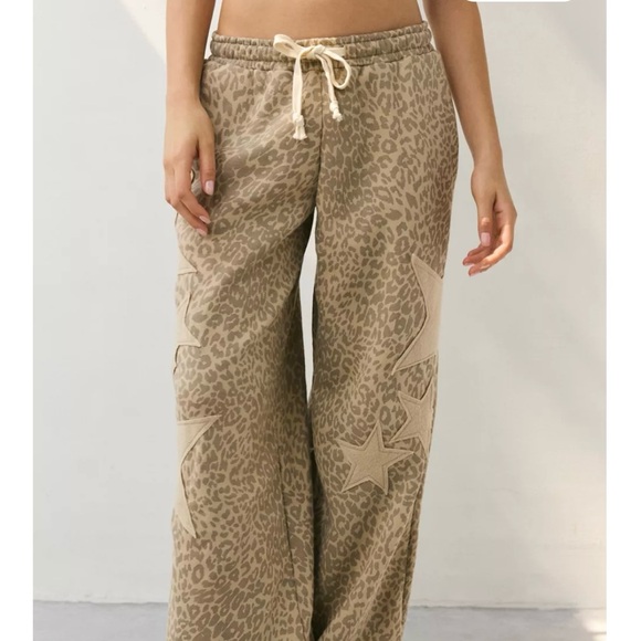 Urban Outfitters Star Patterned Tan Joggers - Picture 4 of 5